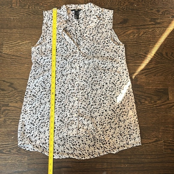Women’s | H&M sleeveless button down sheer blouse | Size 4 - Picture 8 of 8